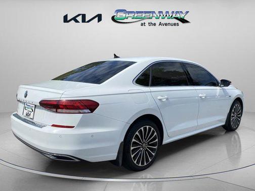 2022 Volkswagen Passat 2.0T Limited Edition