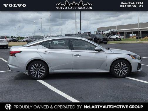 Brilliant Silver Metallic 2023 Nissan Altima 2.5 SV