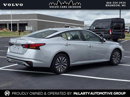 Brilliant Silver Metallic 2023 Nissan Altima 2.5 SV
