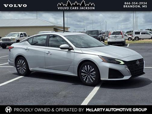 Brilliant Silver Metallic 2023 Nissan Altima 2.5 SV