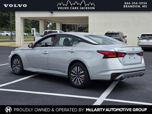 Brilliant Silver Metallic 2023 Nissan Altima 2.5 SV