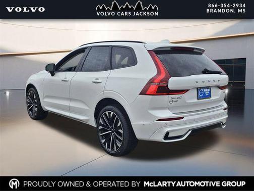 Crystal White Metallic 2026 Volvo XC60 B5 Ultra