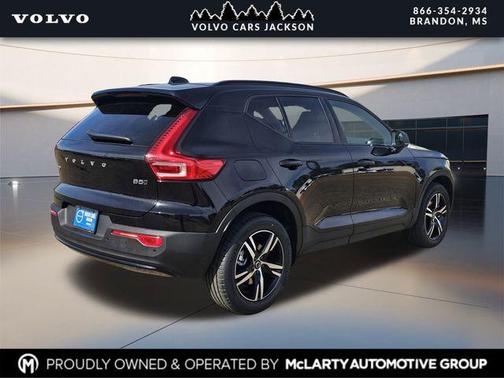 Onyx Black 2026 Volvo XC40 Core, B5 AWD Gas (mild hybrid), Dark