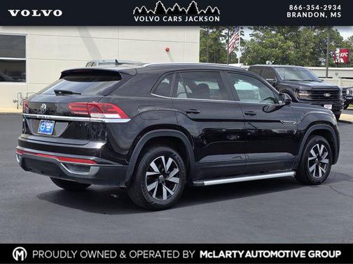 Deep Black Pearl 2021 Volkswagen Atlas Cross Sport 2.0T SE