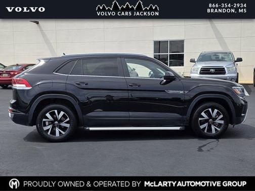 Deep Black Pearl 2021 Volkswagen Atlas Cross Sport 2.0T SE