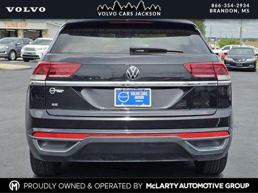 Deep Black Pearl 2021 Volkswagen Atlas Cross Sport 2.0T SE
