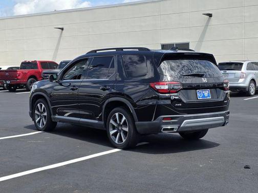 Crystal Black Pearl 2023 Honda Pilot AWD Elite