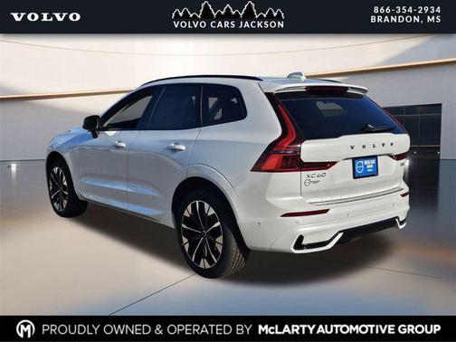 Crystal White Metallic 2026 Volvo XC60 B5 Plus