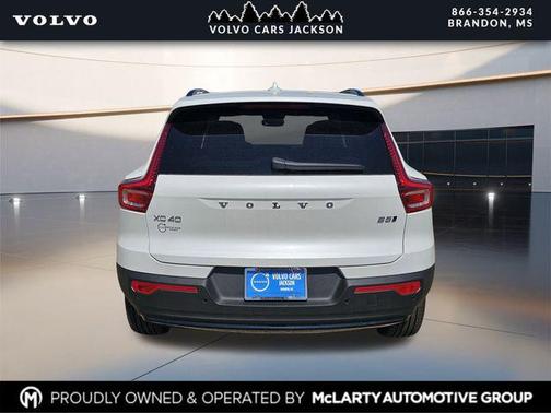 Crystal White 2026 Volvo XC40 B5 Plus