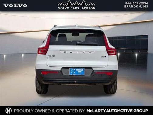Crystal White 2026 Volvo XC40 Core, B5 AWD Gas (mild hybrid), Dark