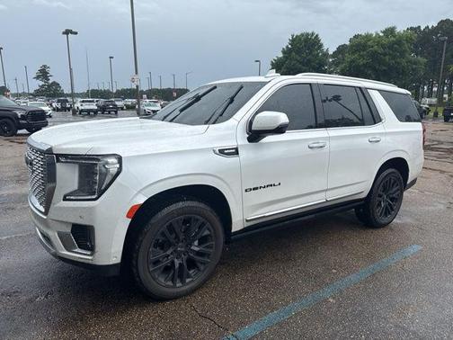 White Frost Tricoat 2024 GMC Yukon Denali