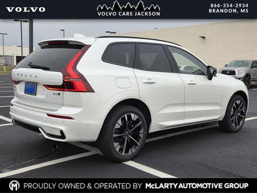 Crystal White 2026 Volvo XC60 B5 Ultra