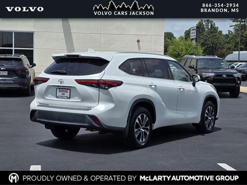 Pearl 2022 Toyota Highlander XLE