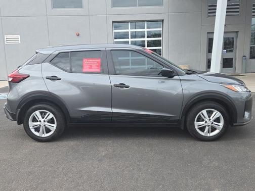 2025 Nissan Kicks Play S