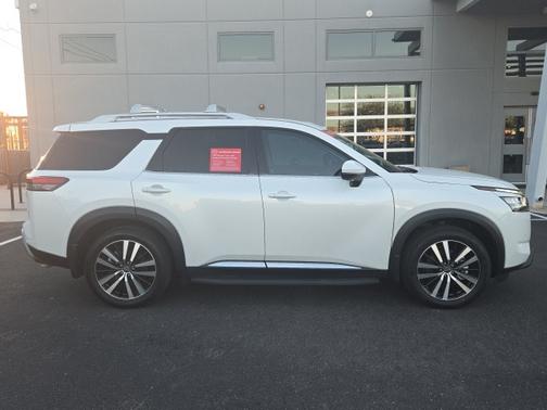 2025 Nissan Pathfinder Platinum