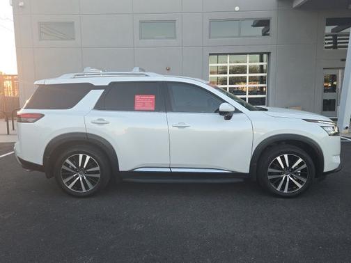 2025 Nissan Pathfinder Platinum