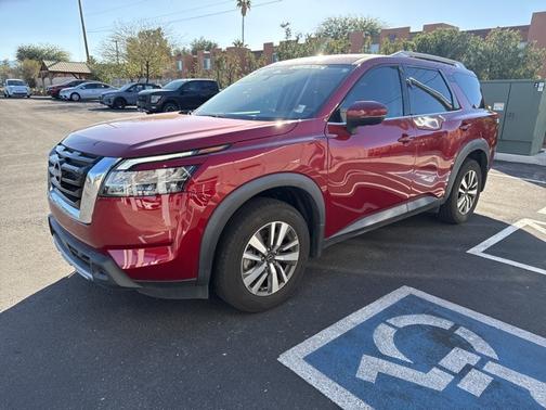2024 Nissan Pathfinder SL