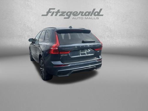 2024 Volvo XC60 B5 Plus Dark Theme