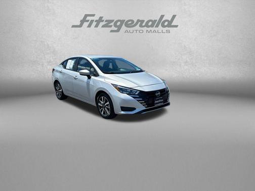 Brilliant Silver Metallic 2025 Nissan Versa 1.6 SV