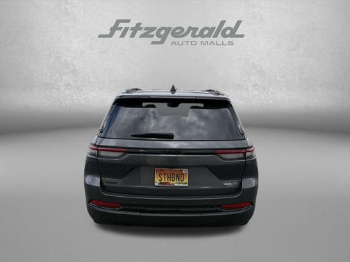 Baltic Gray Metallic Clearcoat 2024 Jeep Grand Cherokee Altitude