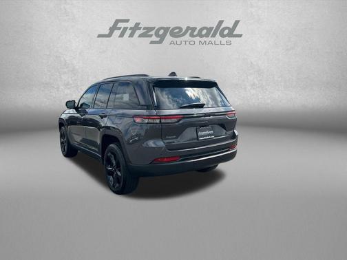 Baltic Gray Metallic Clearcoat 2024 Jeep Grand Cherokee Altitude