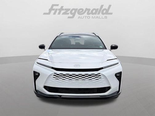 Oxygen White 2026 Toyota Crown Signia Limited