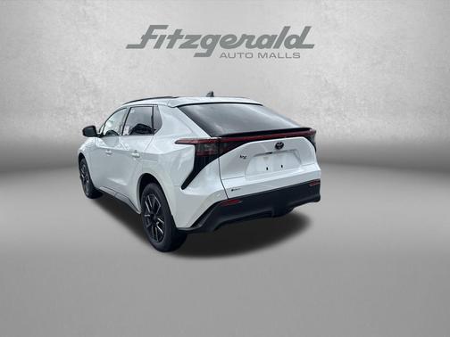 Wind Chill Pearl 2026 Toyota bZ XLE Plus