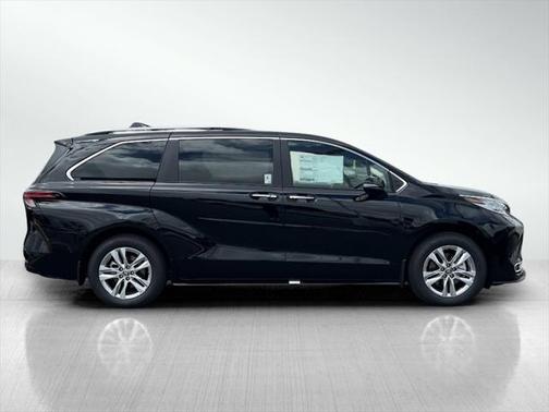 2025 Toyota Sienna Limited 7-Passenger