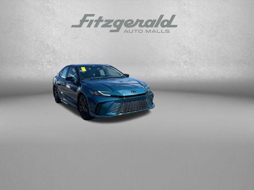 Ocean Gem/Midnight Black Metallic 2026 Toyota Camry XSE