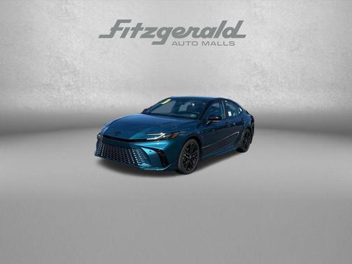 Ocean Gem/Midnight Black Metallic 2026 Toyota Camry XSE
