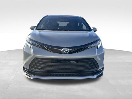 2025 Toyota Sienna Woodland Edition