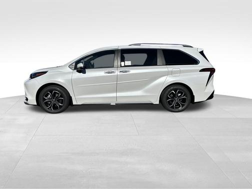 2025 Toyota Sienna Platinum