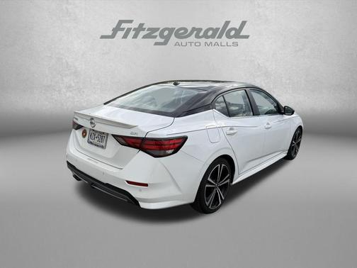 Aspen White/Super Black 2021 Nissan Sentra SR