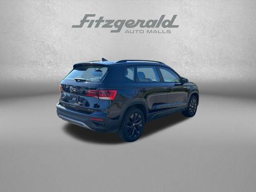 Deep Black Pearl 2022 Volkswagen Taos 1.5T S