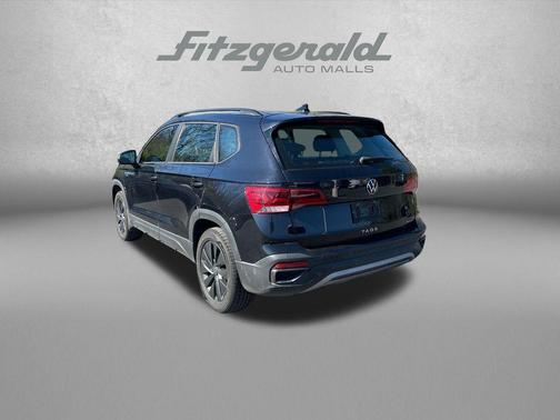 Deep Black Pearl 2022 Volkswagen Taos 1.5T S