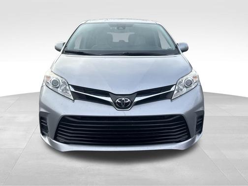 2018 Toyota Sienna LE