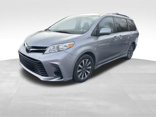 2018 Toyota Sienna LE