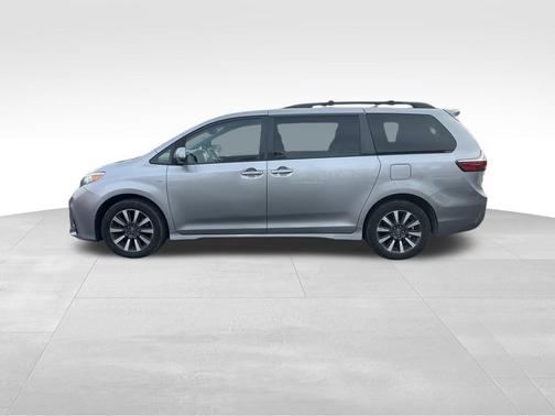 2018 Toyota Sienna LE