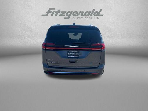 Granite Crystal Metallic Clearcoat 2023 Chrysler Pacifica L