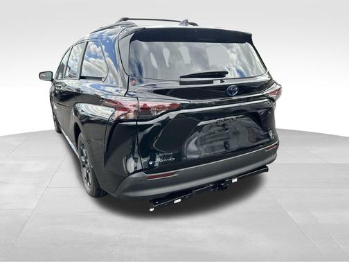 2025 Toyota Sienna Woodland Edition