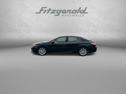 Midnight Black Metallic 2018 Toyota Camry LE
