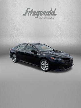 Midnight Black Metallic 2018 Toyota Camry LE
