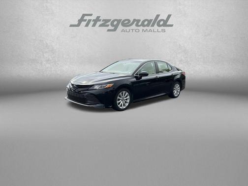 Midnight Black Metallic 2018 Toyota Camry LE