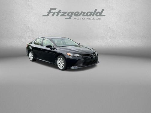 Midnight Black Metallic 2018 Toyota Camry LE