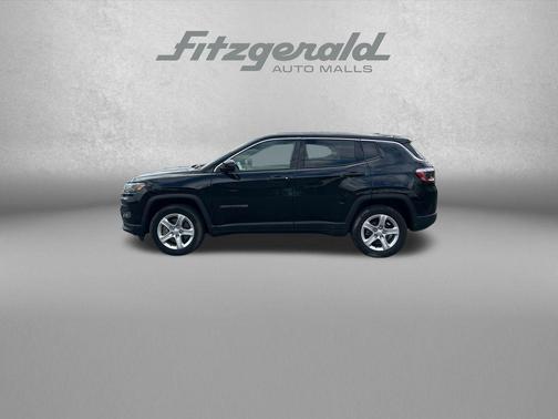 Diamond Black Crystal Pearlcoat 2023 Jeep Compass Sport
