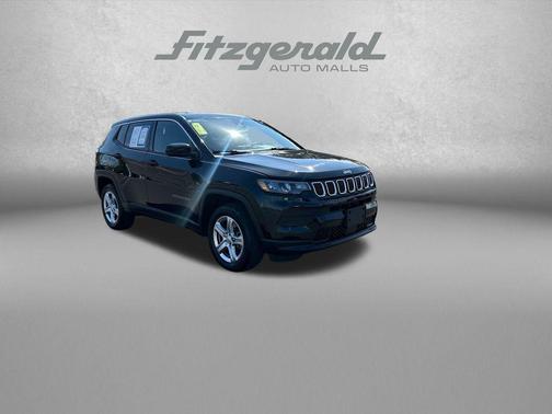 Diamond Black Crystal Pearlcoat 2023 Jeep Compass Sport