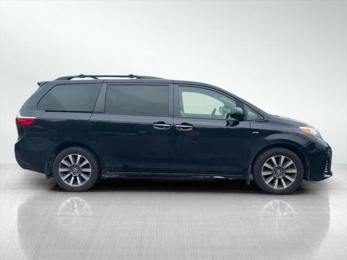 2020 Toyota Sienna XLE Premium