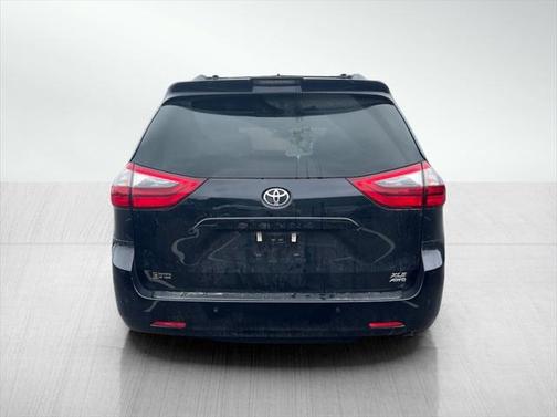 2020 Toyota Sienna XLE Premium