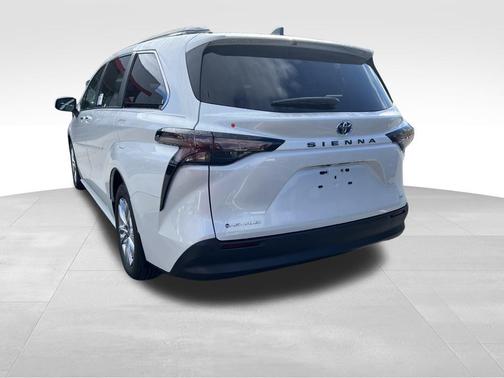 2025 Toyota Sienna XLE