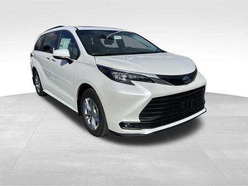 2025 Toyota Sienna XLE